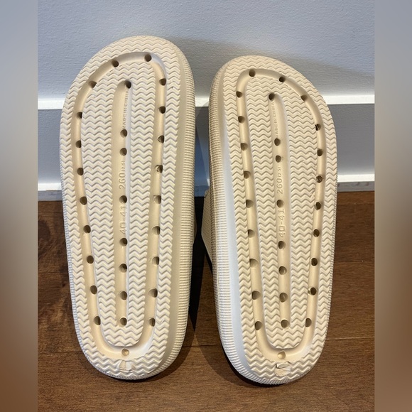 Cloud Slides Sandals Oat Latte Woman Size 9 - Picture 10 of 12